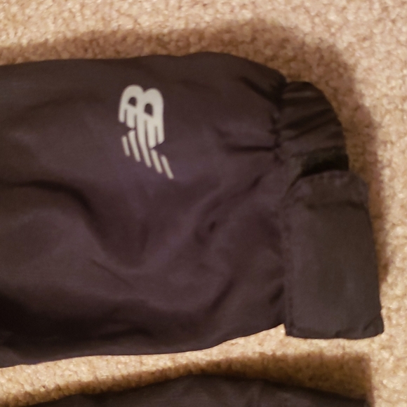 New Balance Women's Running Jacket - Picture 10 of 16